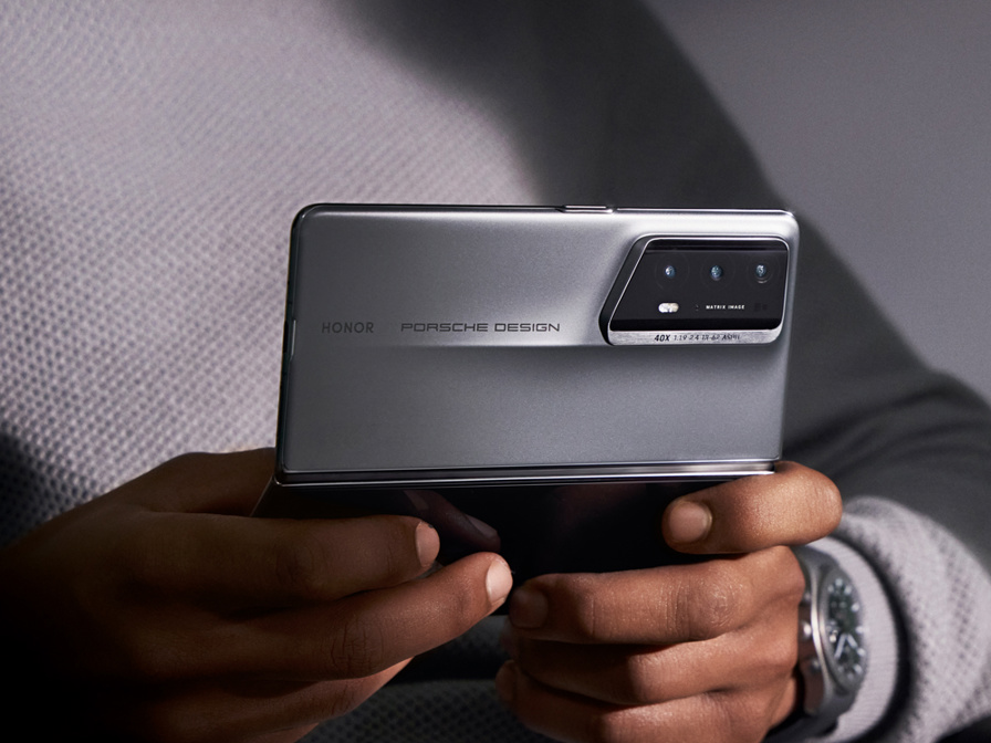 Shows Picture of PD_SS24_electronics_smartphone_03_0215.jpg