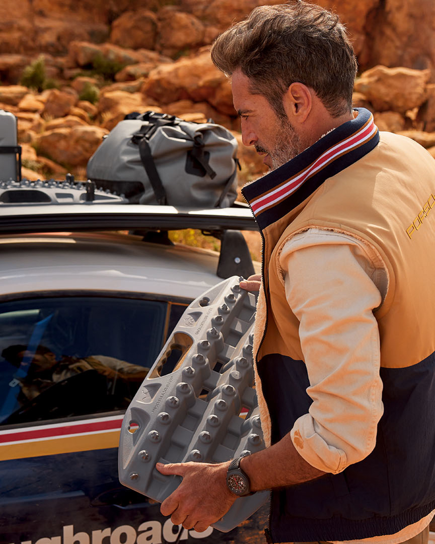 Shows Picture of 911_Dakar_Roughroad_Collection.jpg