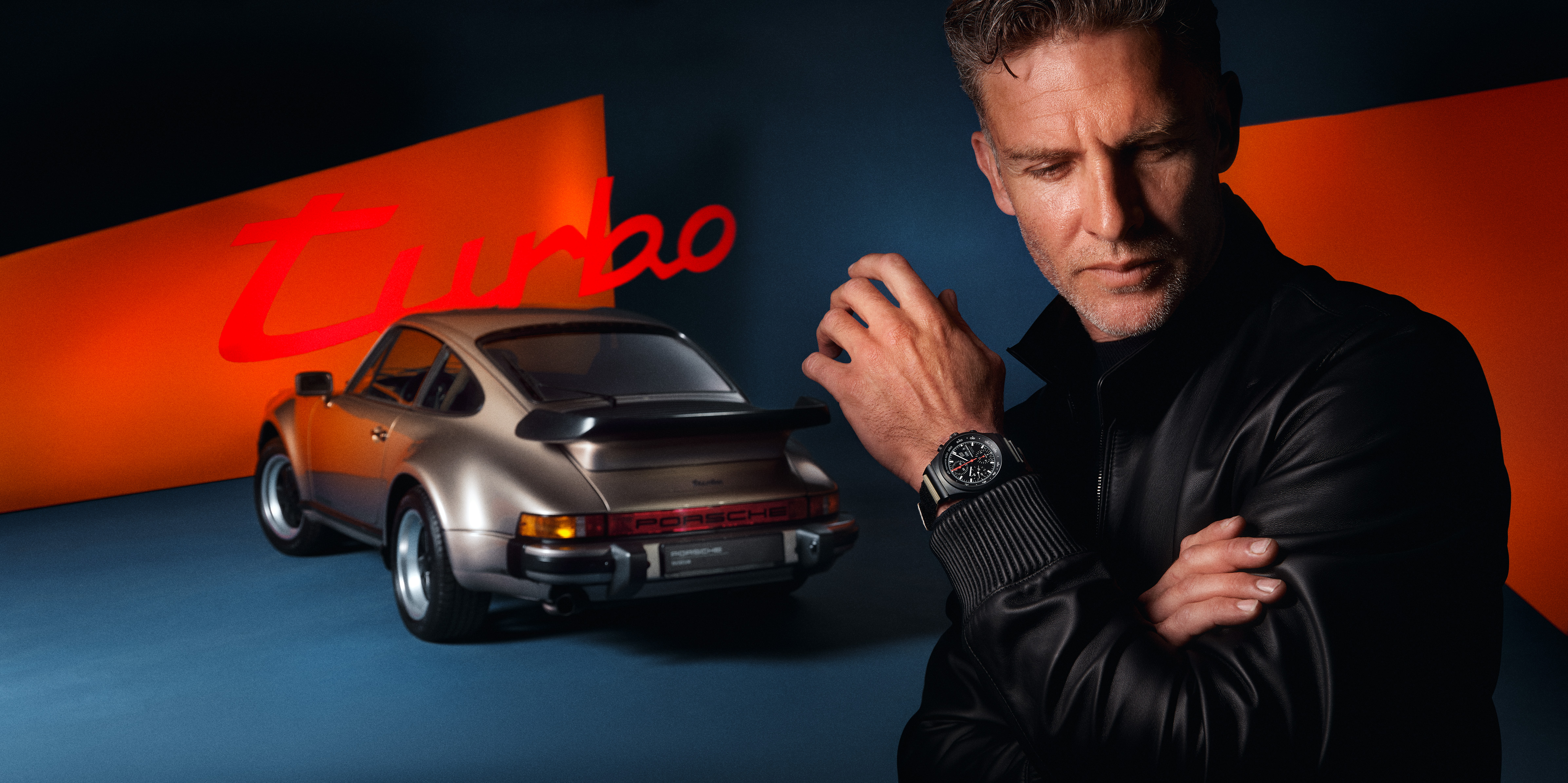 Shows Picture of M01_PORSCHE_PD_CHRONO_MODEL_COMP_QF_sRGB_150dpi.jpg