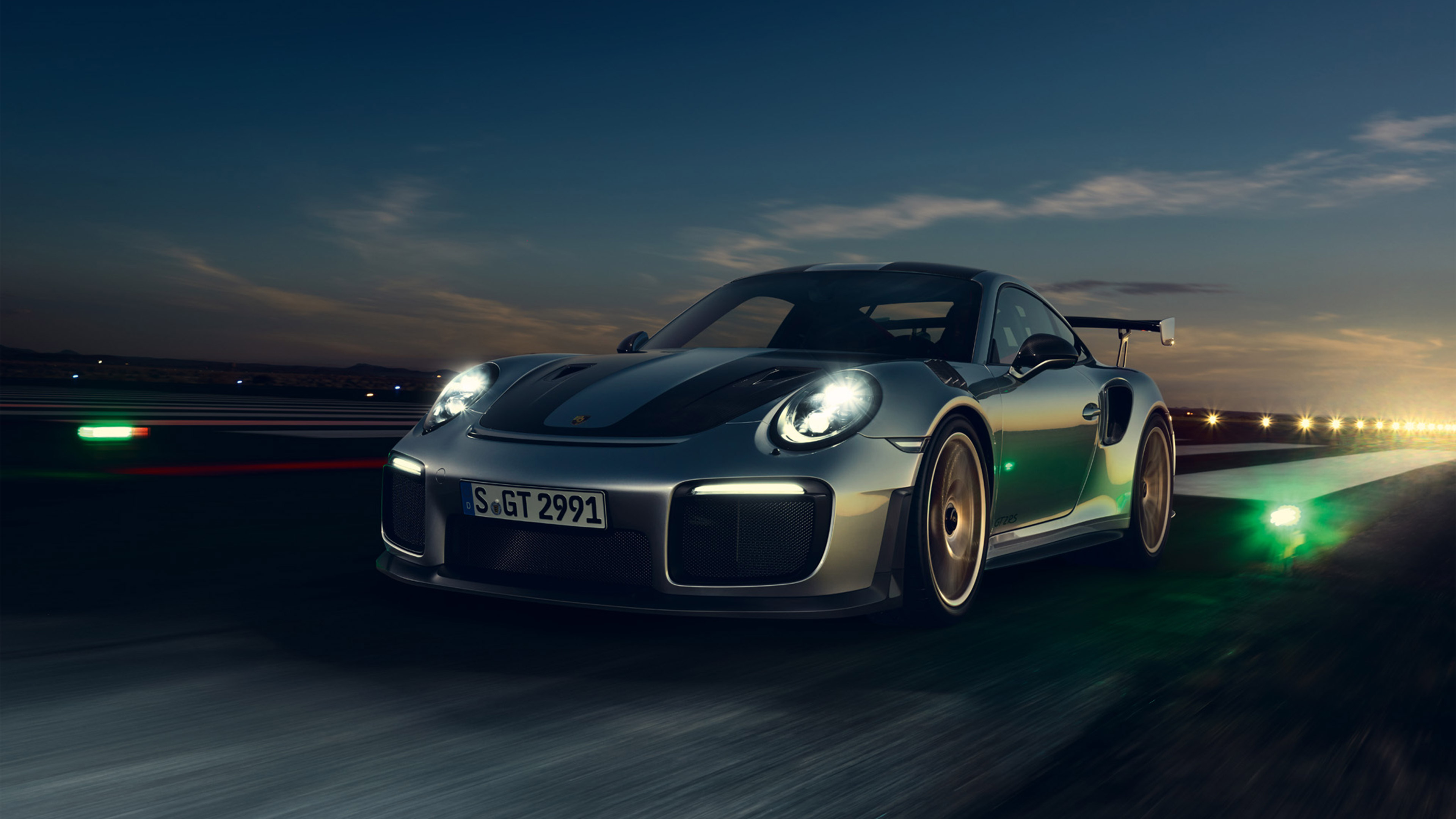 Shows Picture of 210914_GT2RS_Höchstleistung_Content_Slider_02.jpg